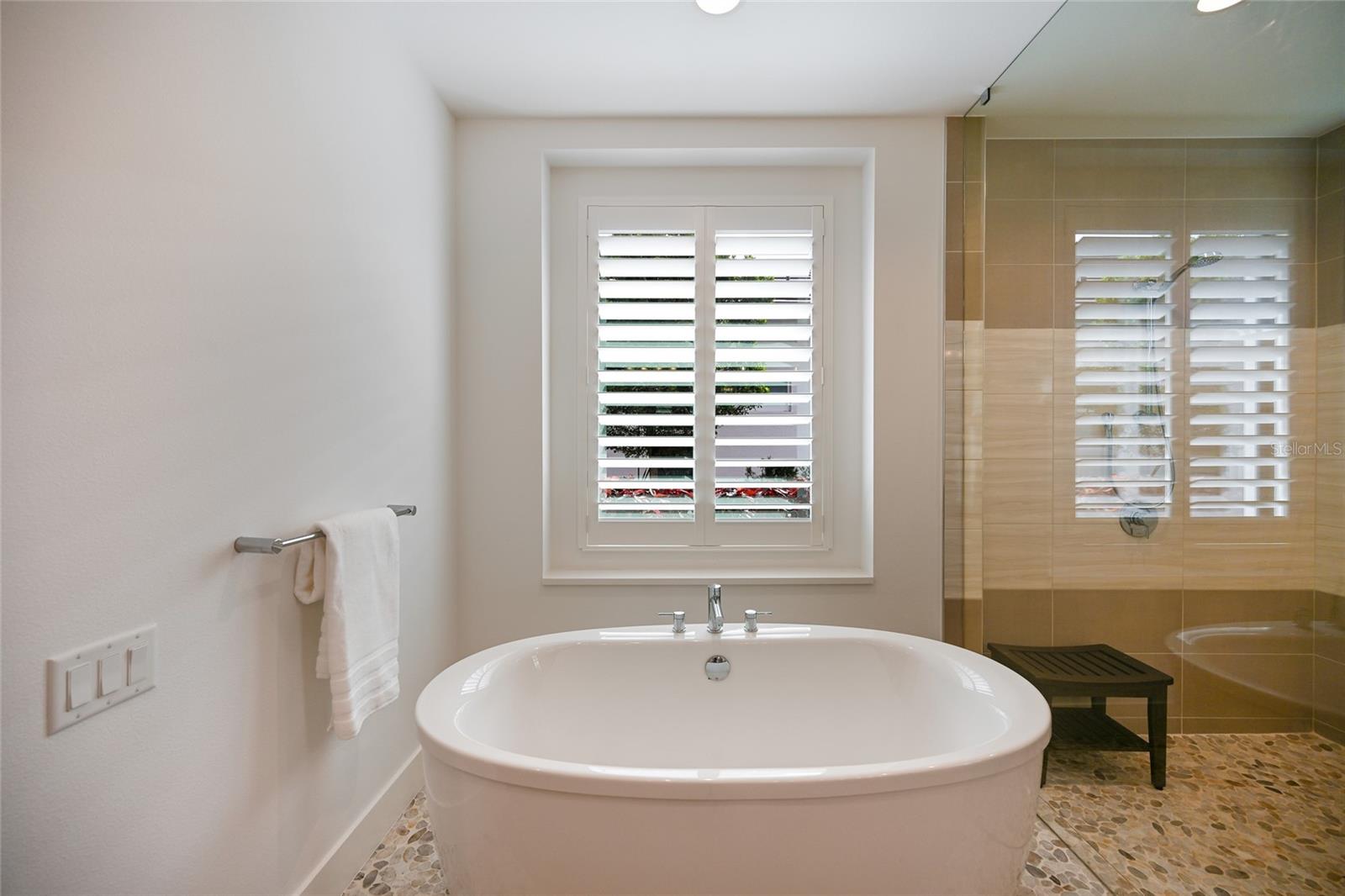 LAKEHOUSE COVE - Residential