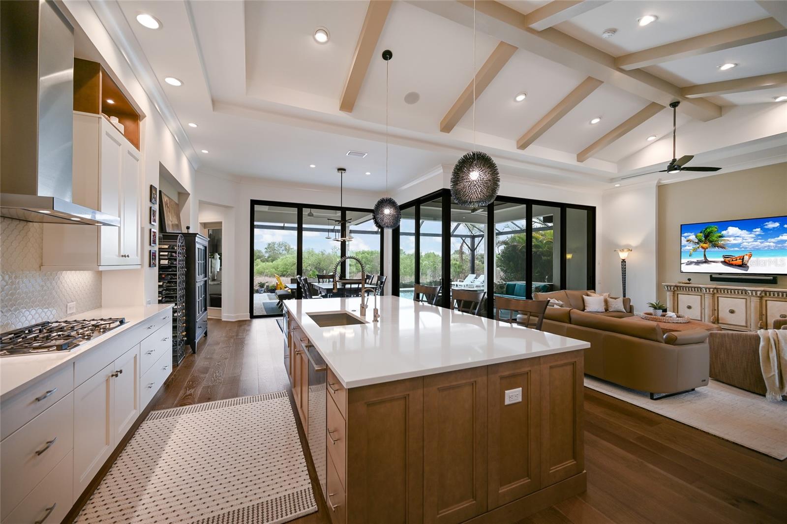 LAKEHOUSE COVE - Residential