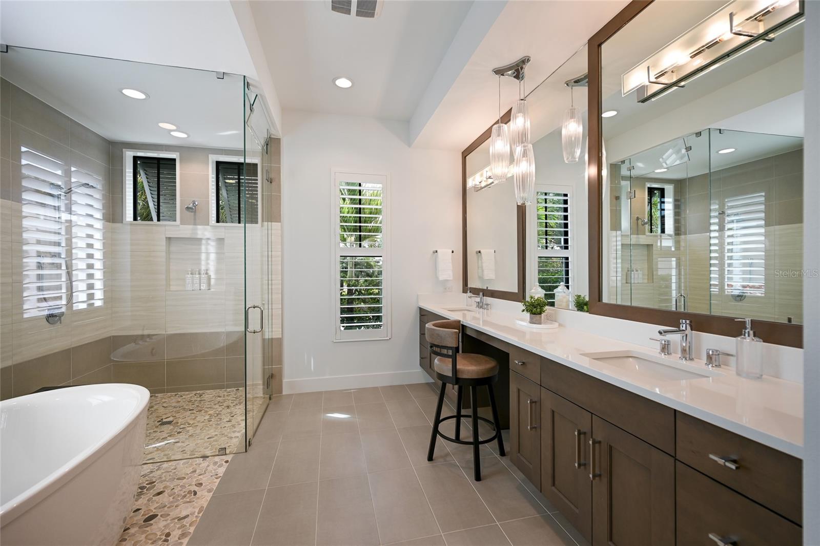 LAKEHOUSE COVE - Residential