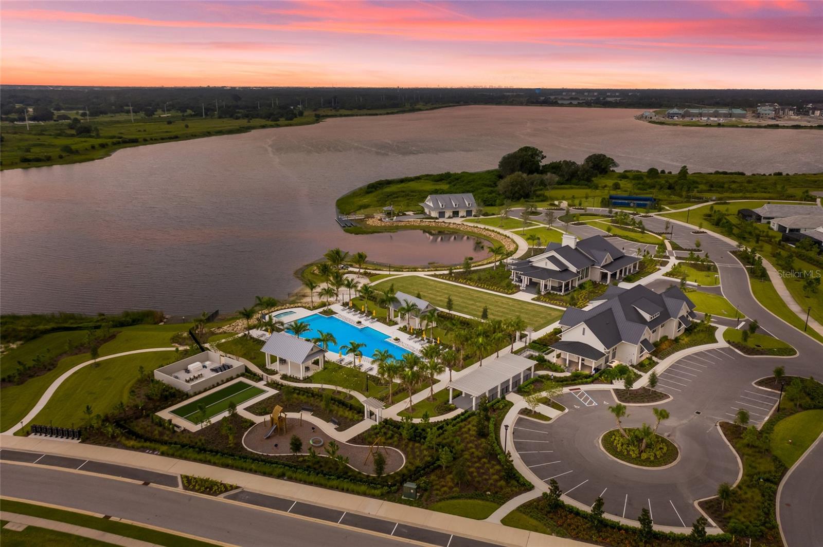 LAKEHOUSE COVE - Residential