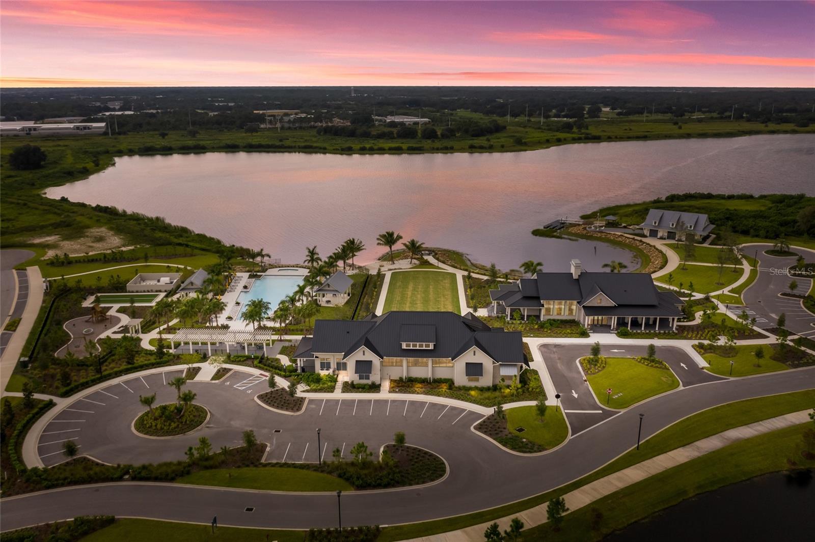 LAKEHOUSE COVE - Residential