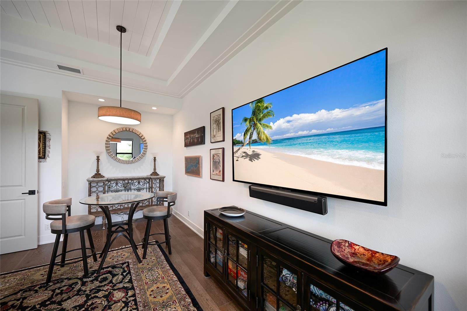 LAKEHOUSE COVE - Residential