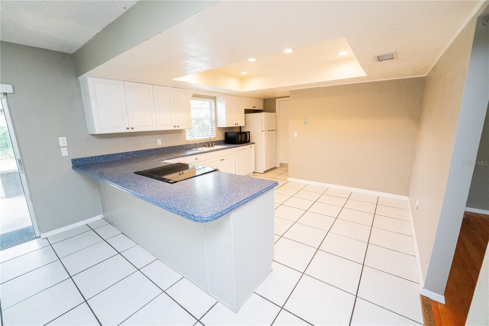 CAMELOT UNIT 2 - Residential Lease