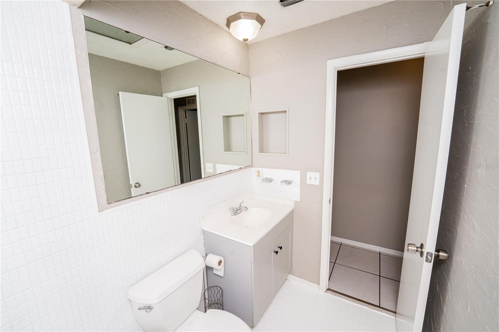 CAMELOT UNIT 2 - Residential Lease