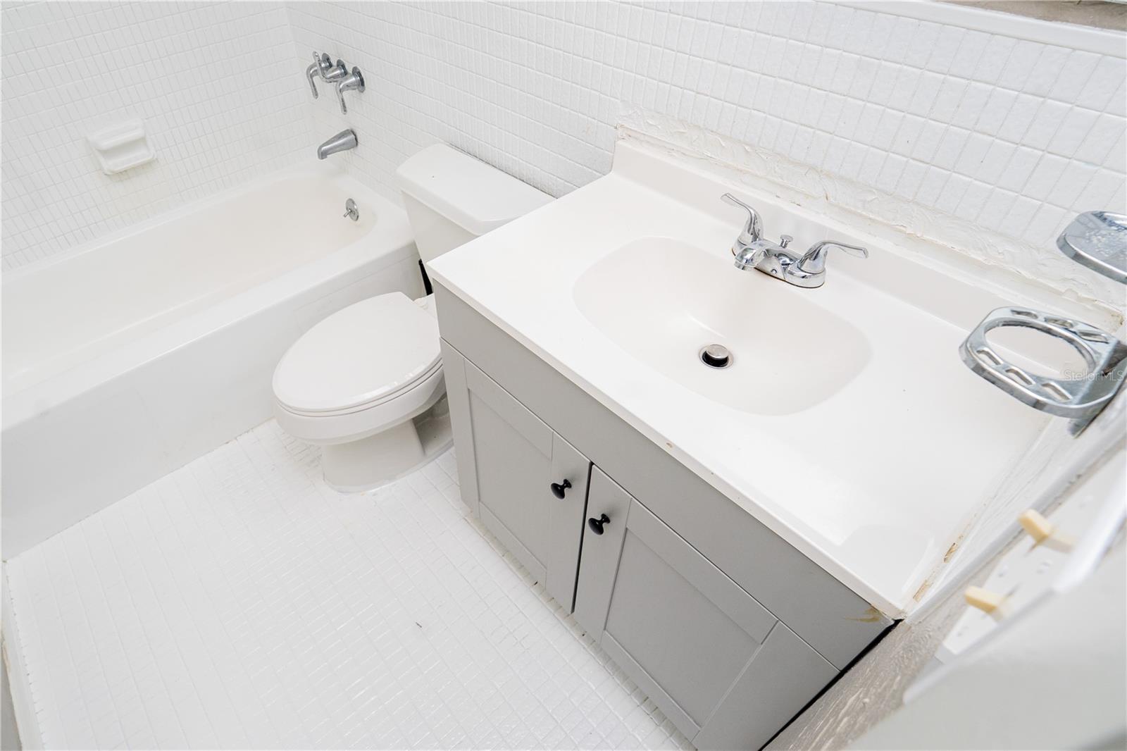 CAMELOT UNIT 2 - Residential Lease