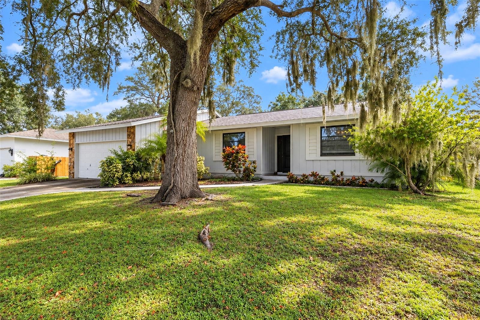 2475 WOOD OAK DRIVE