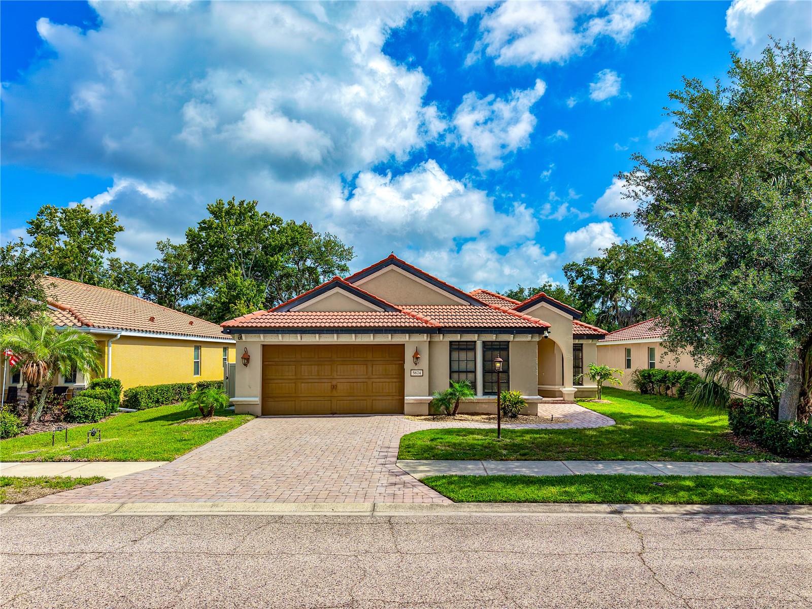 OAK VISTAS - Residential
