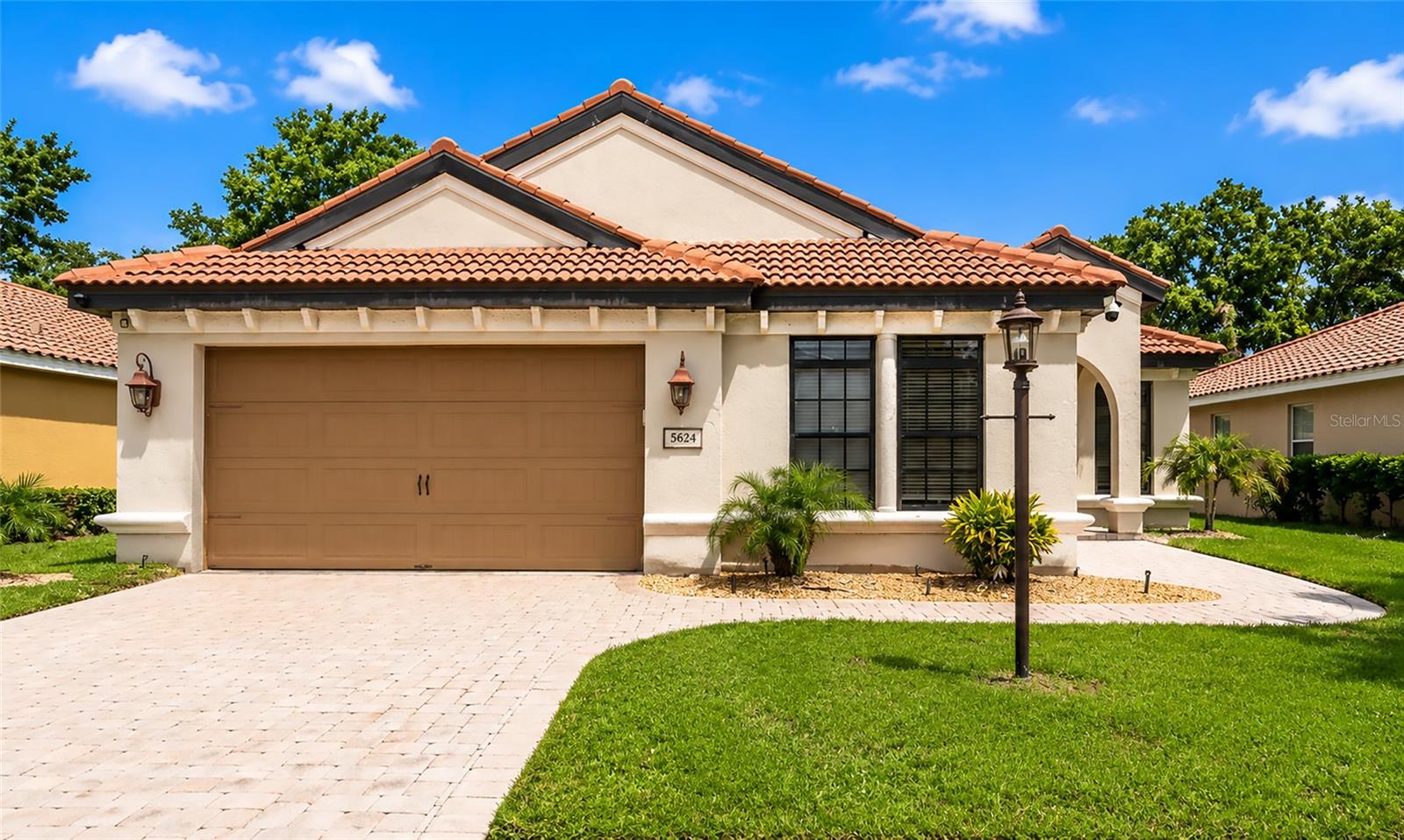 OAK VISTAS - Residential
