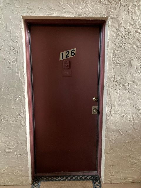 3840 N LAKE DRIVE 126 TAMPA FL 33614