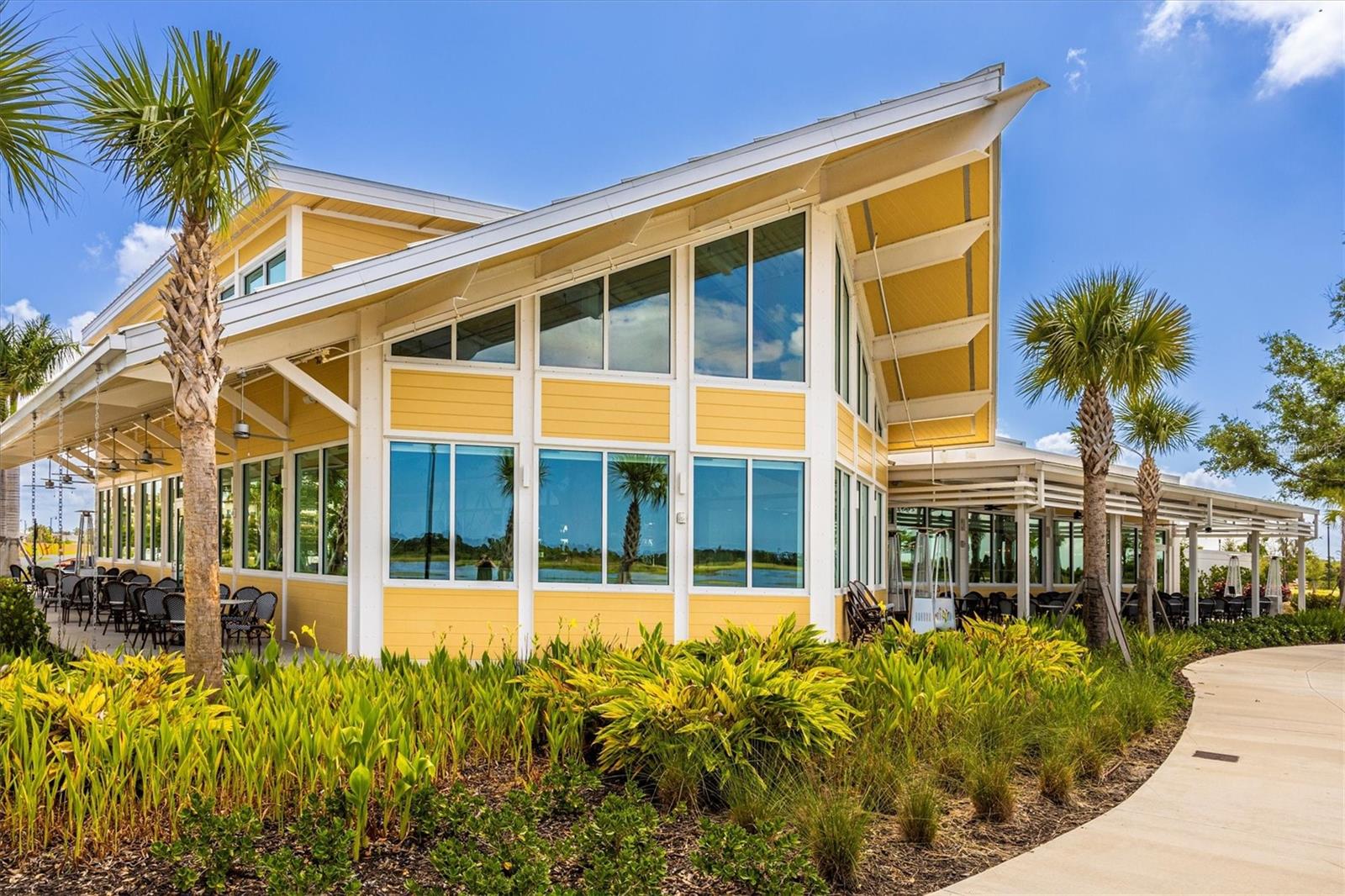 WELLEN PARK GOLF & COUNTRY CLUB - Residential Lease