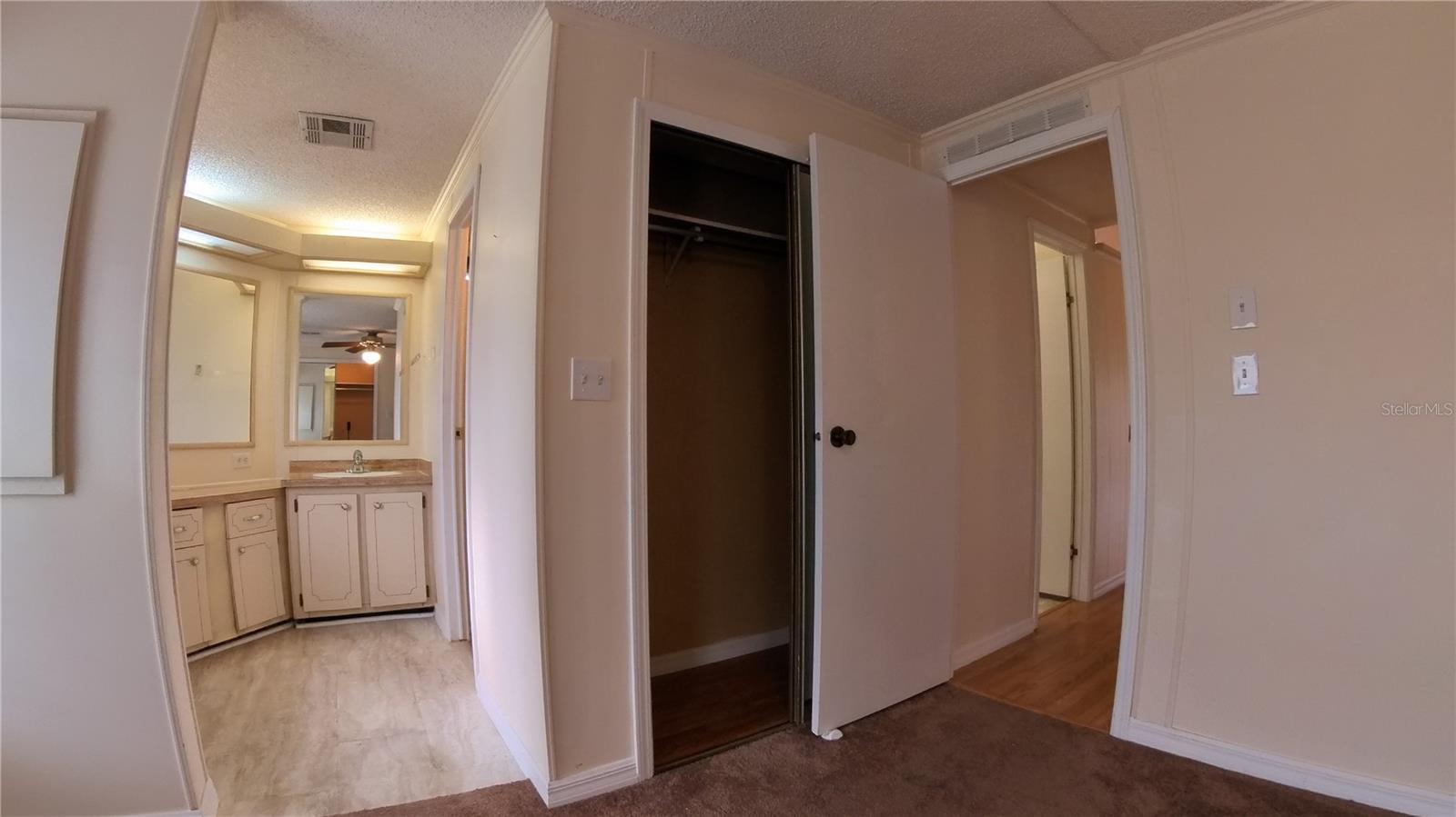 FLORAL LAKES - Residential