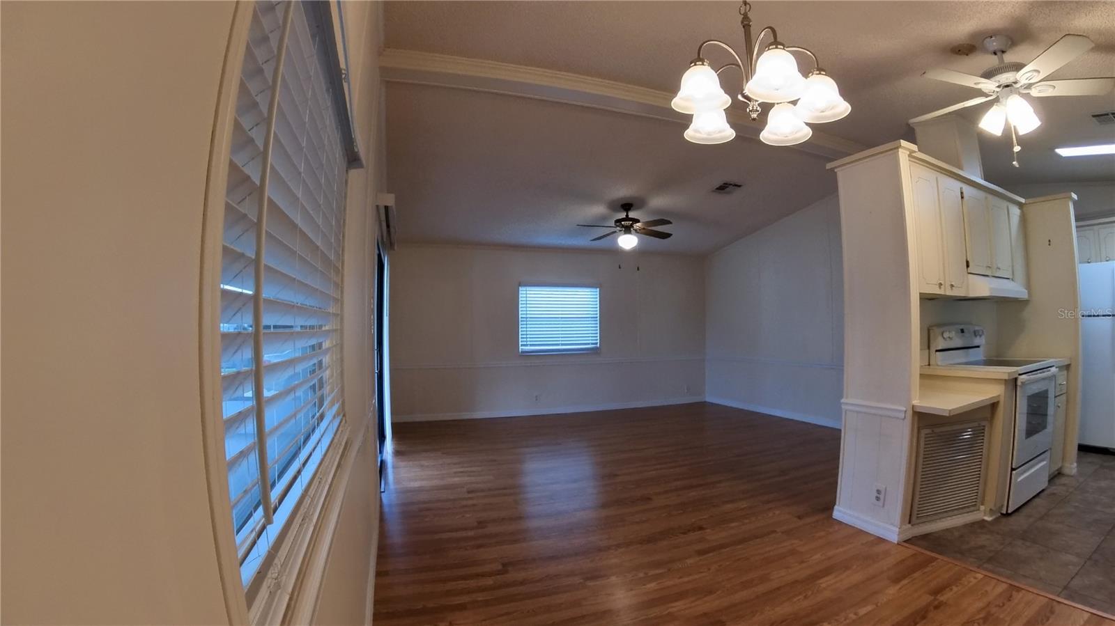 FLORAL LAKES - Residential