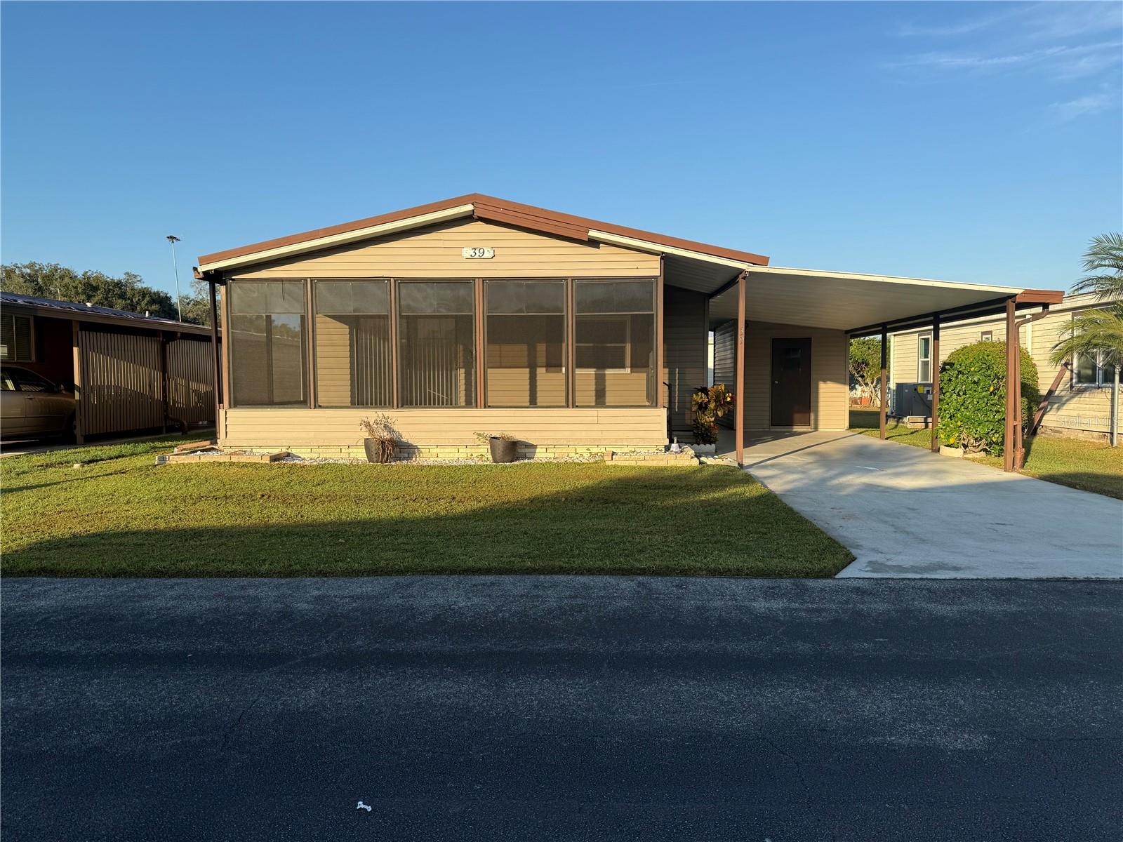 FLORAL LAKES - Residential