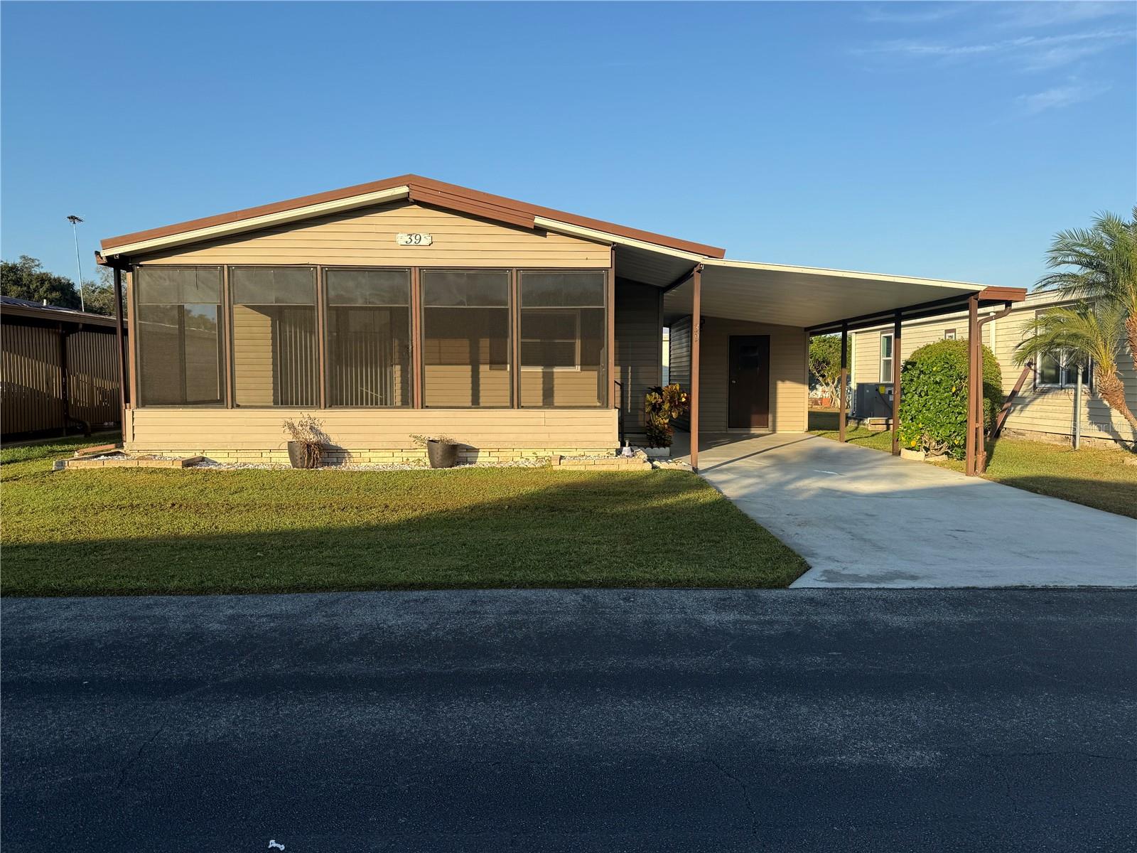 FLORAL LAKES - Residential