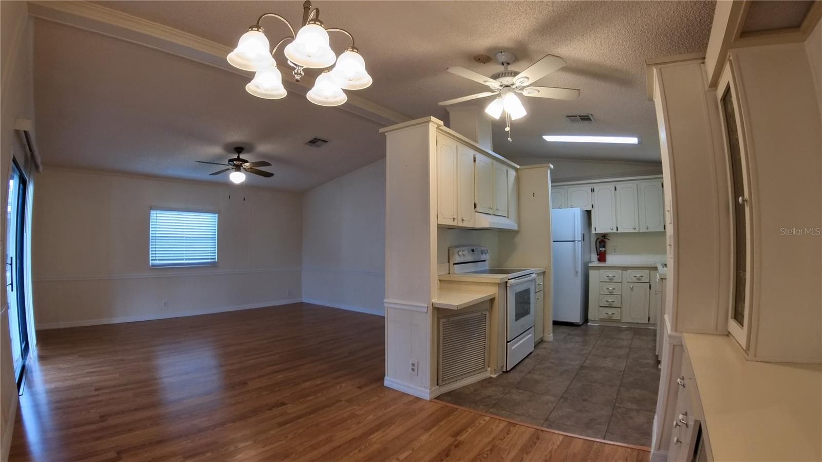 FLORAL LAKES - Residential