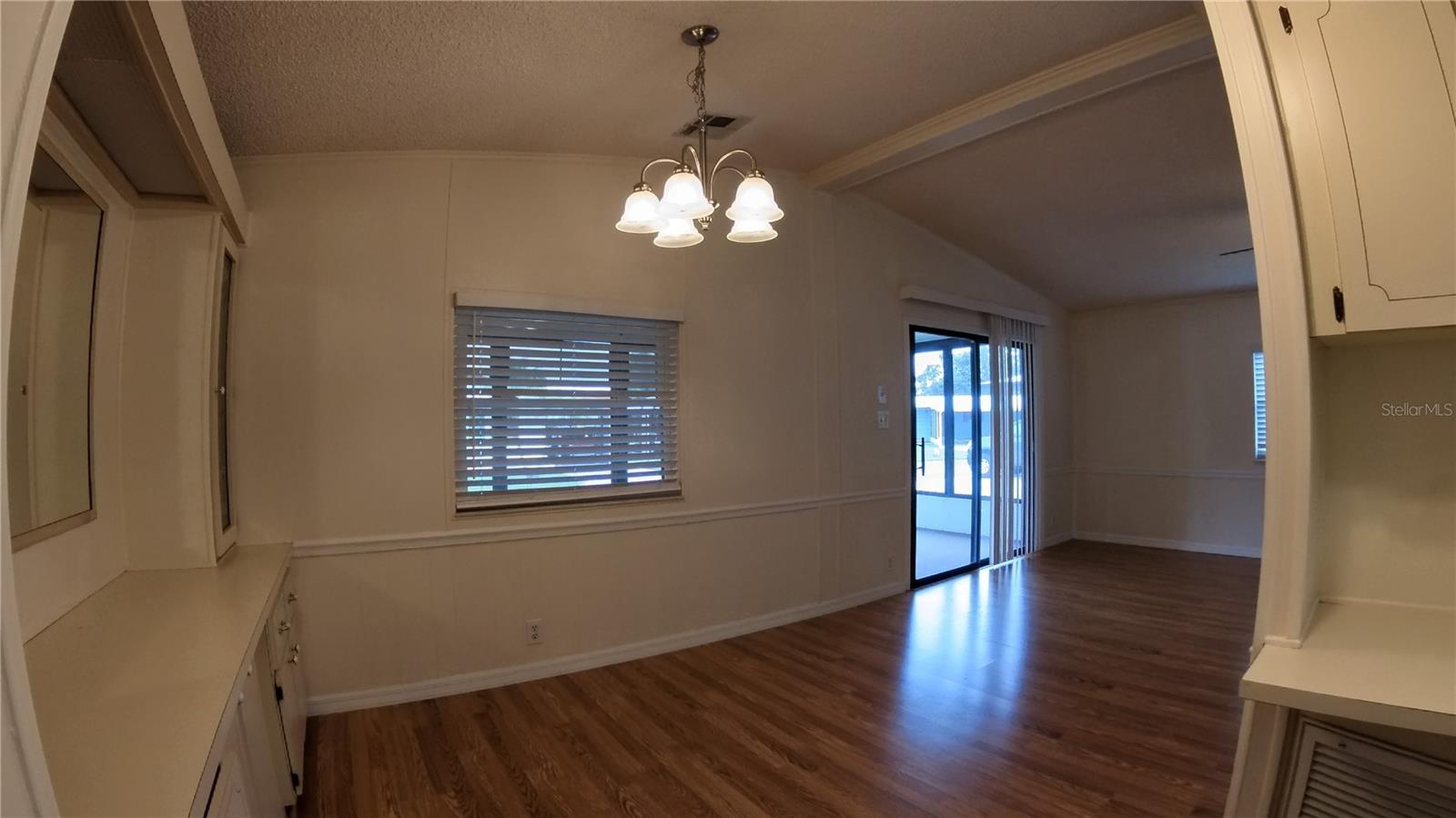 FLORAL LAKES - Residential