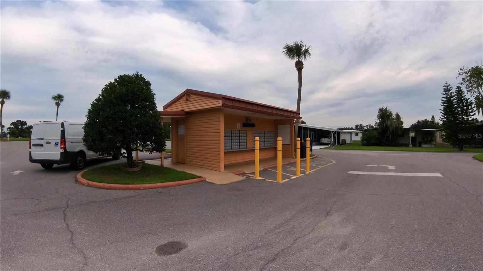 FLORAL LAKES - Residential