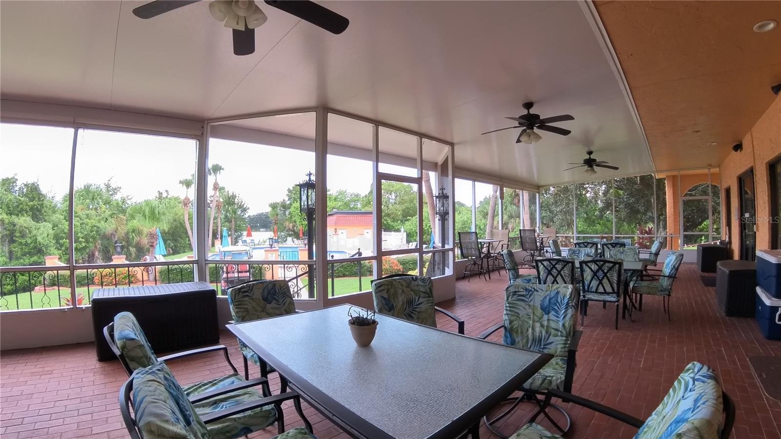 FLORAL LAKES - Residential