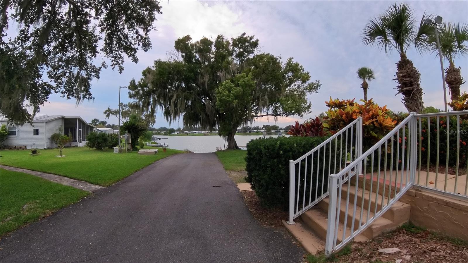FLORAL LAKES - Residential