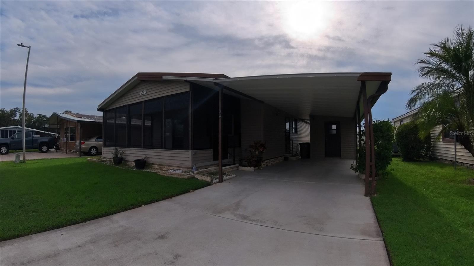FLORAL LAKES - Residential