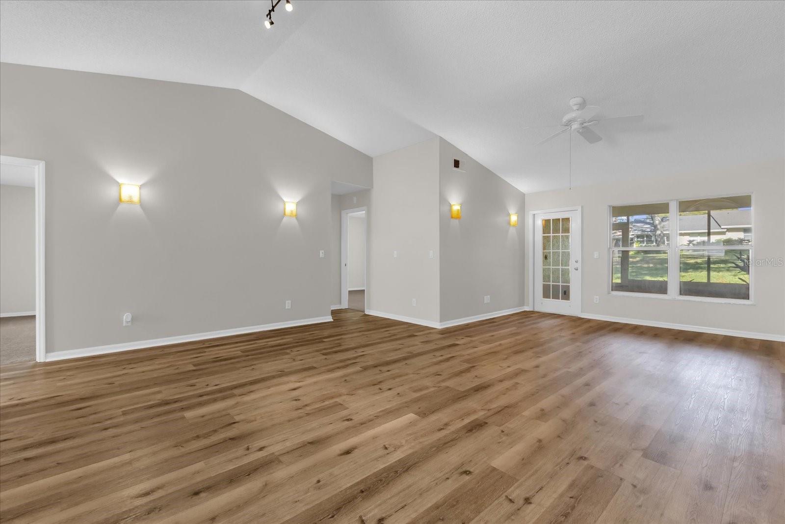 TOWNHOMES VILLAGE - Residential