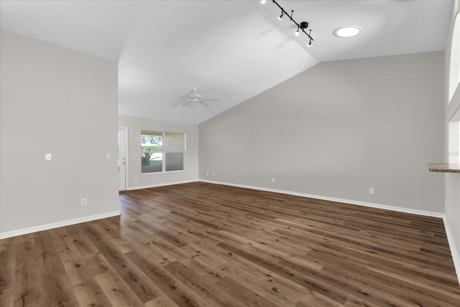 TOWNHOMES VILLAGE - Residential