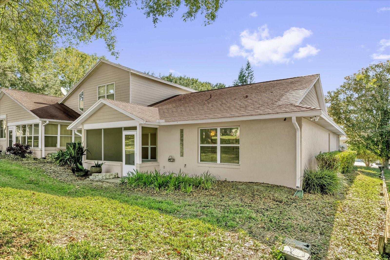 TOWNHOMES VILLAGE - Residential