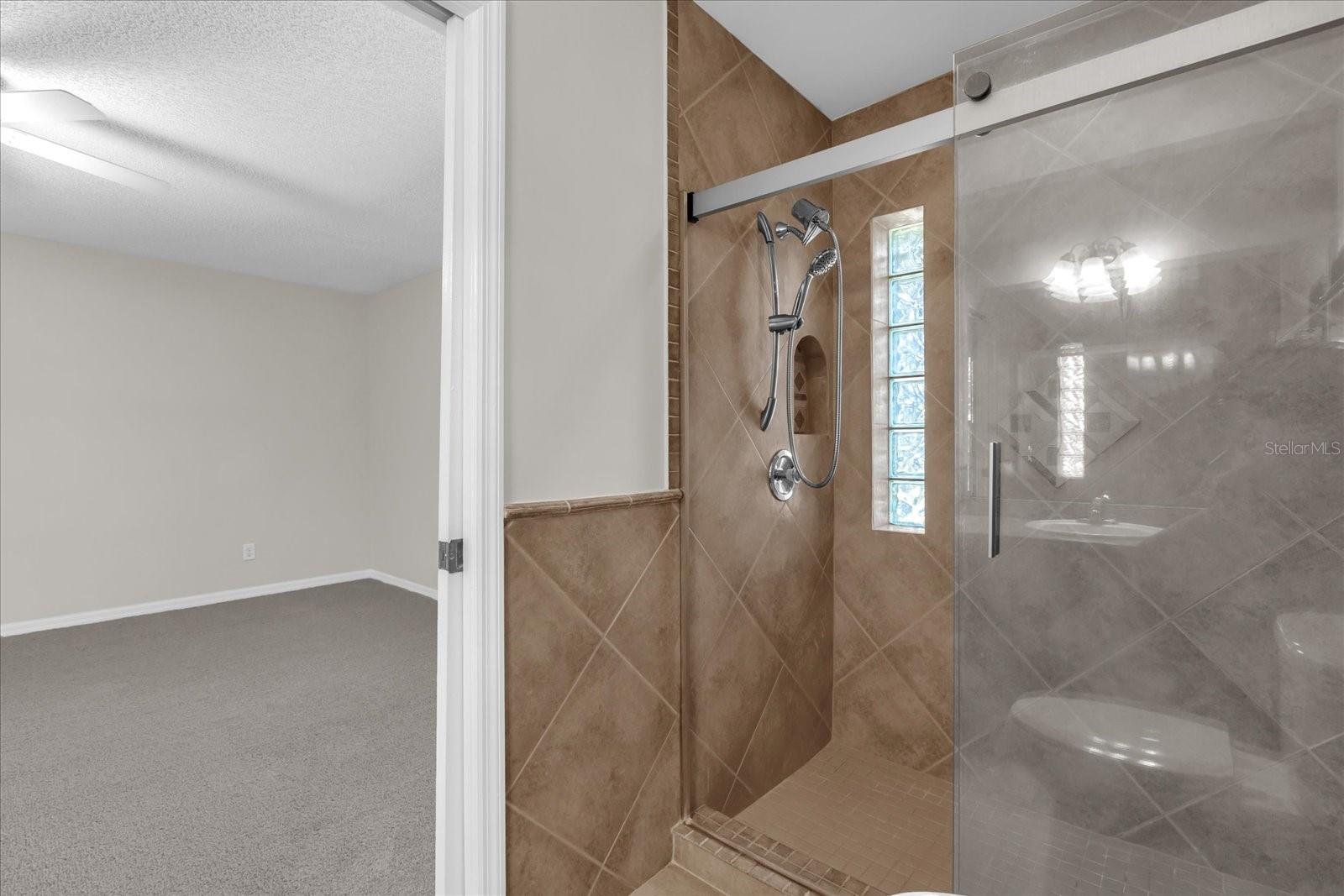 TOWNHOMES VILLAGE - Residential