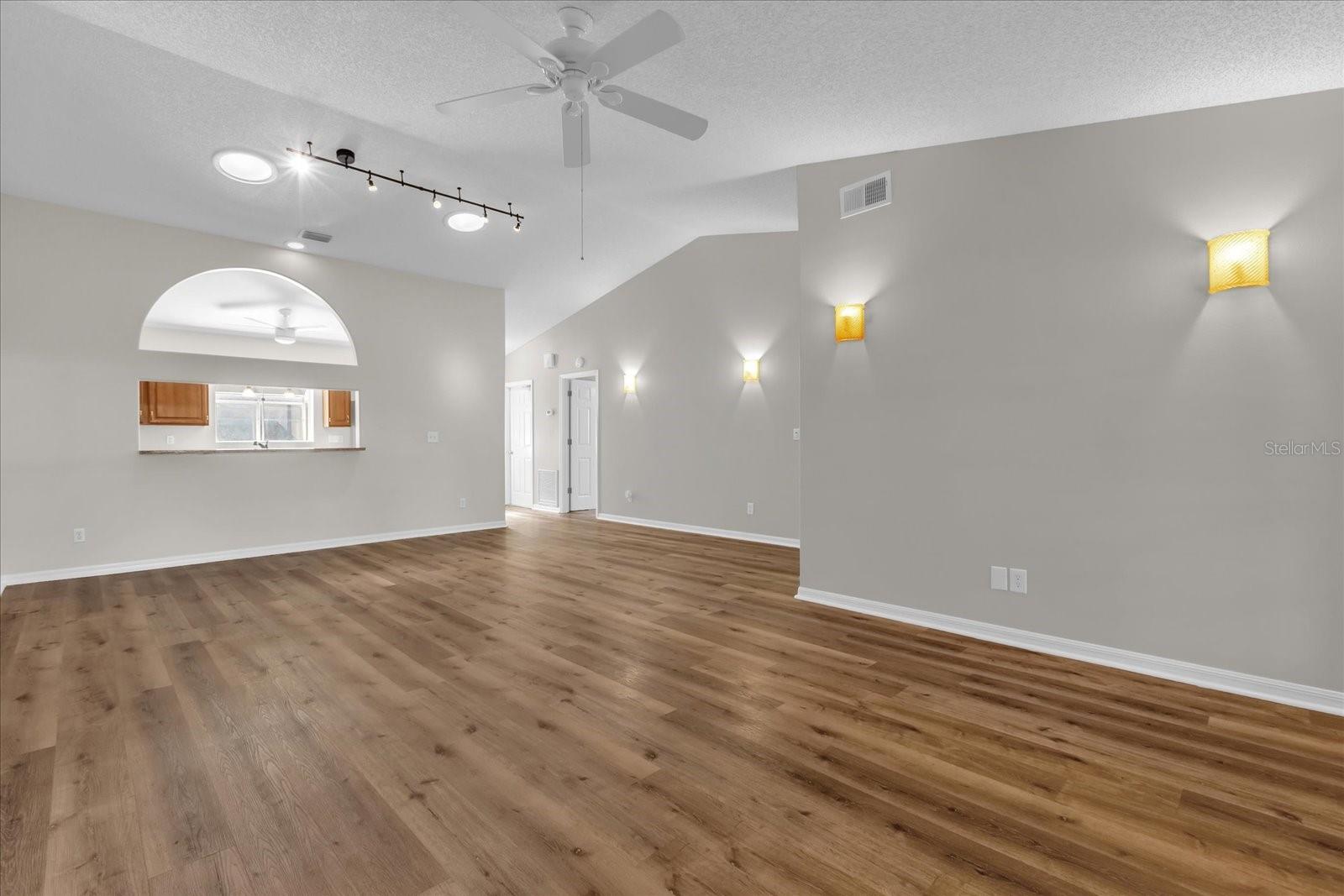 TOWNHOMES VILLAGE - Residential