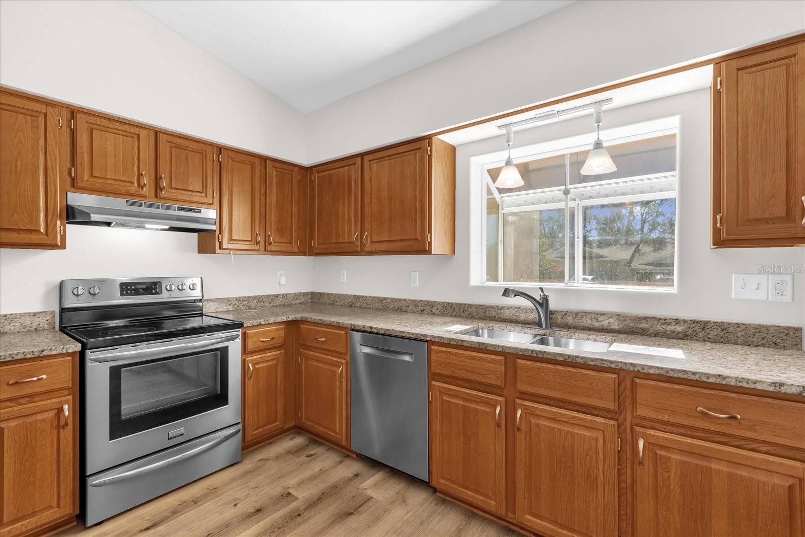 TOWNHOMES VILLAGE - Residential