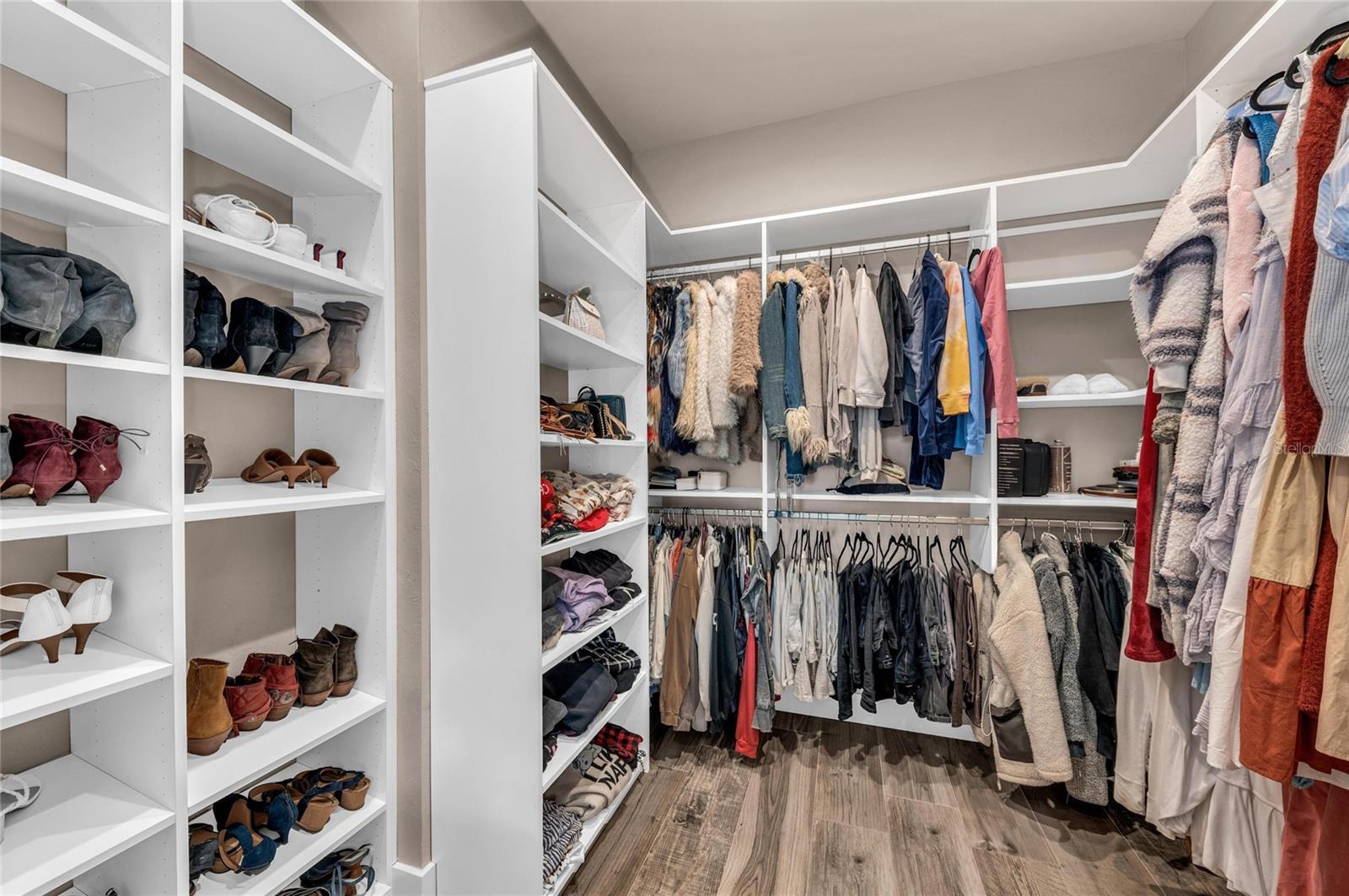 HERONS COVE - Residential