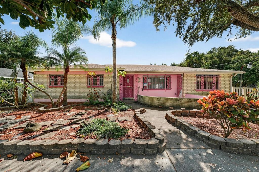 Photo of 2421 Stuart St, Tampa, FL 33605 (MLS # TB8438781)