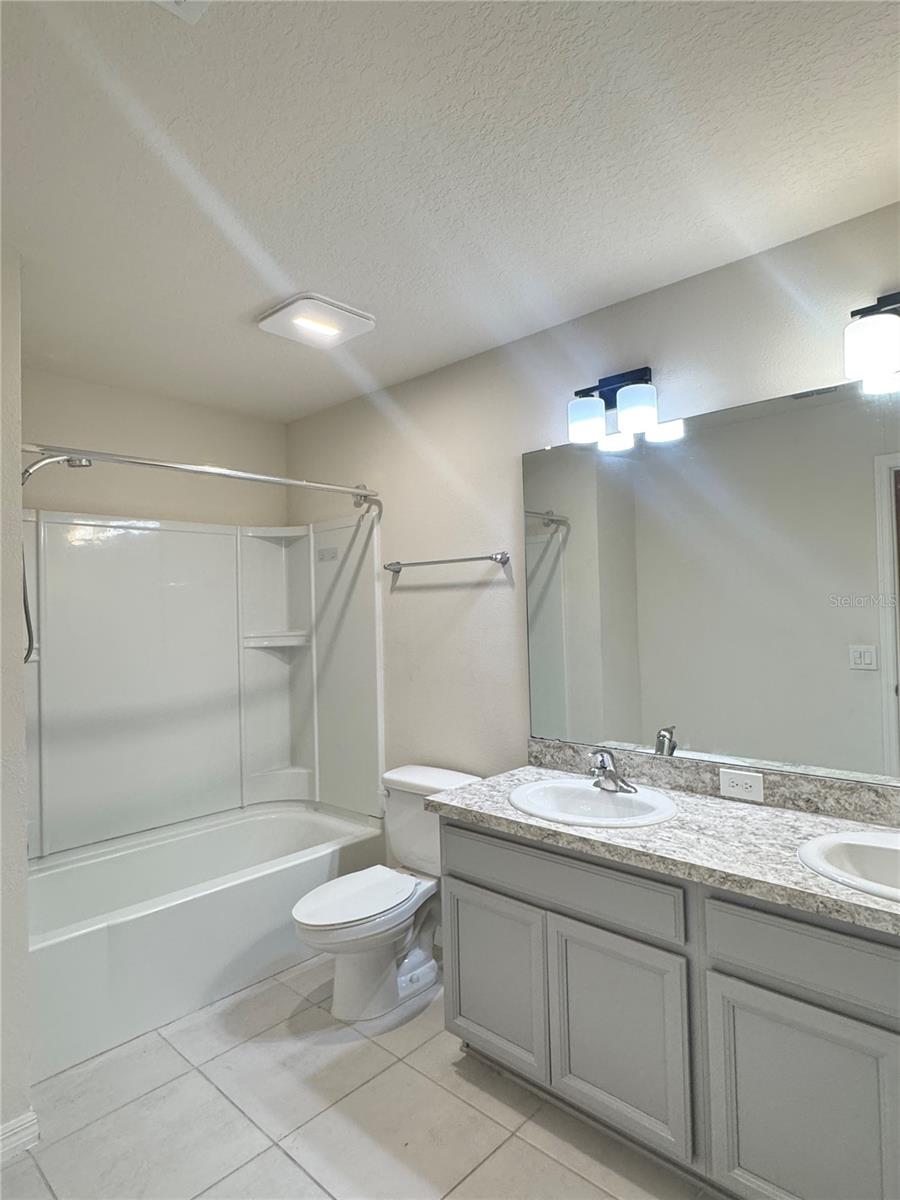 BELLA PARC TWNHMS - Residential Lease