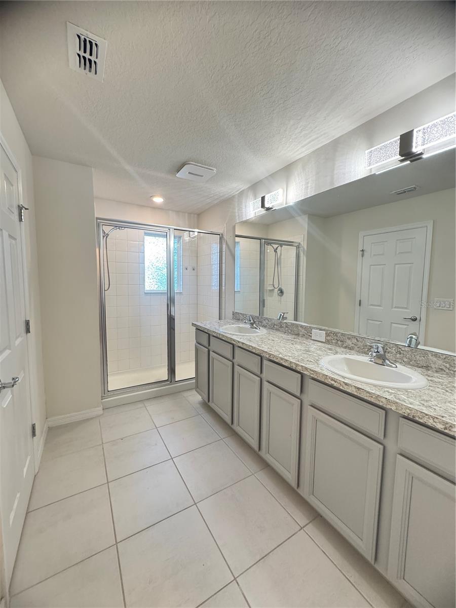 BELLA PARC TWNHMS - Residential Lease