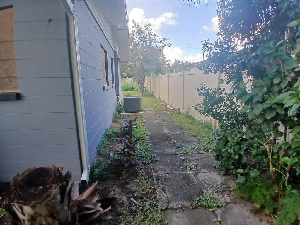 Photo of 1818 Heather Avenue, Tampa, FL 33612 (MLS # A4705043)