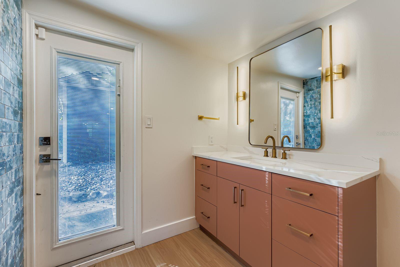 PHILLIPS FIRST REPLAT/LAKEWOOD - Residential