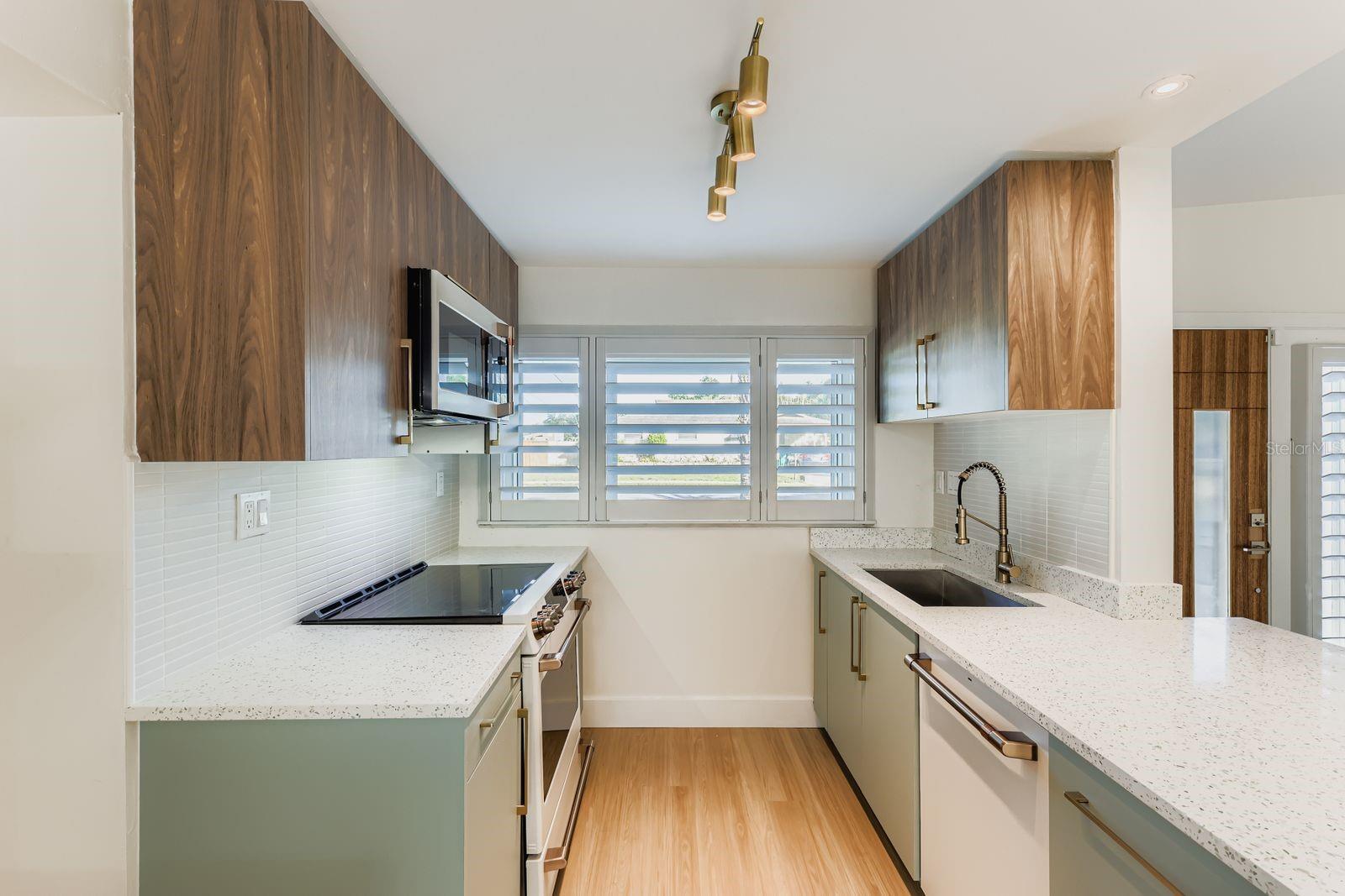 PHILLIPS FIRST REPLAT/LAKEWOOD - Residential