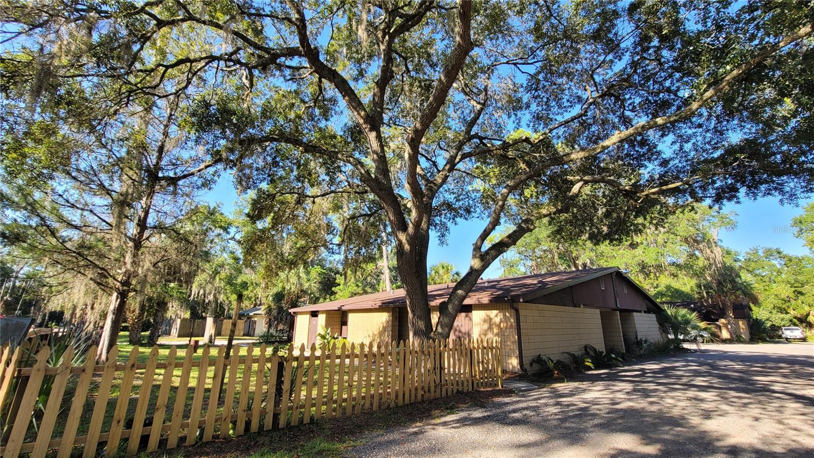 3530 NW 21st Street – 1BR/1BA Apartment in NW Gainesville
Welcome to your private retreat in NW Gainesville! This charming 1-bedroom, 1-bathroom apartment sits right next to Green Tree Park and the Kiwanis Challenge Park, offering a peaceful setting with easy access to outdoor recreation.
Inside, you’ll find:
Ceramic tile flooring throughout for easy maintenance
Gas appliances for efficient cooking
A large wall closet for plenty of storage
A bright sliding glass door in the bedroom leading to your very own private courtyard
Enjoy the convenience of a tucked-away space with all the essentials, perfect for comfortable living in a desirable location.