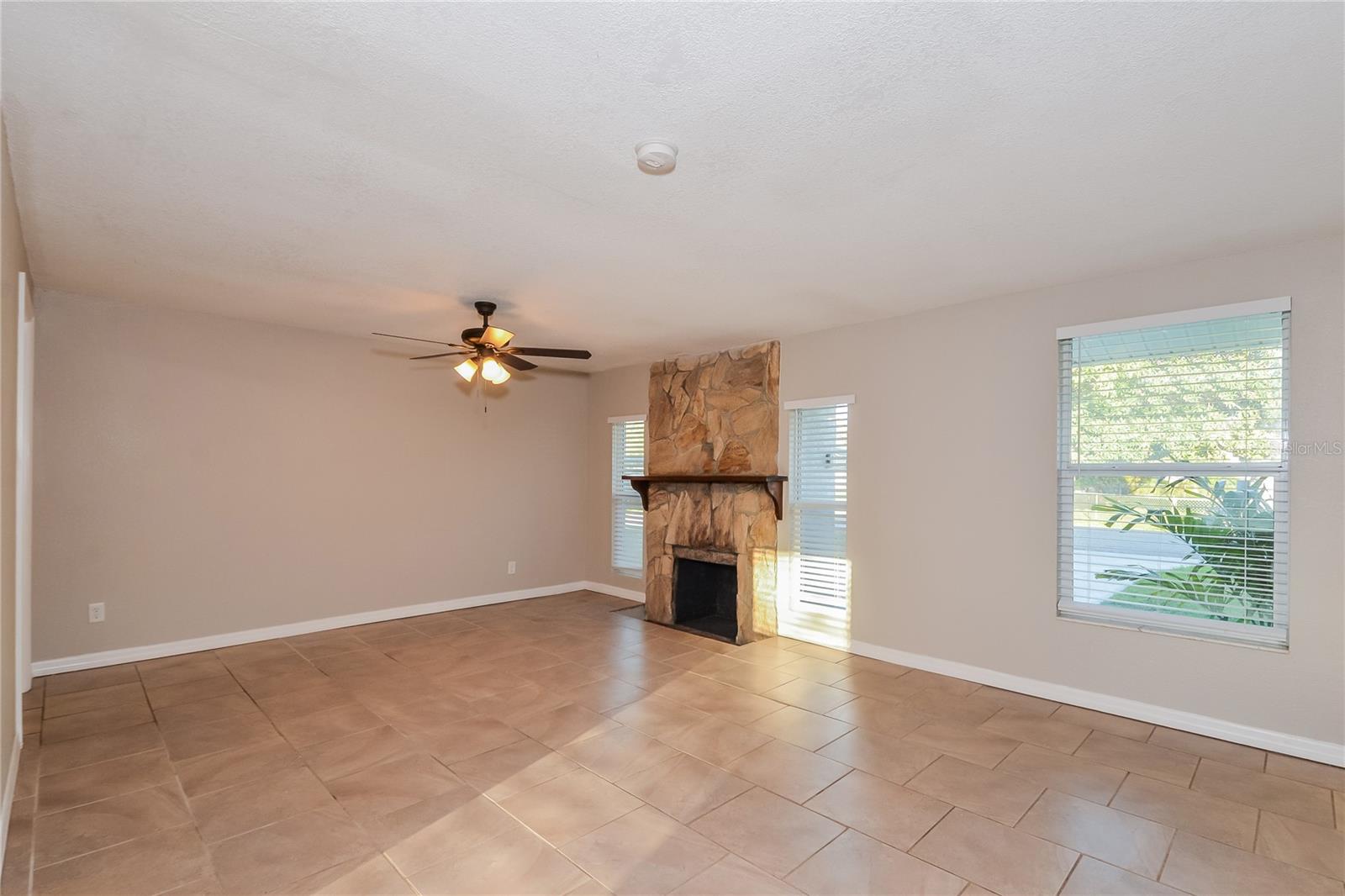 SUNSET - Residential Lease