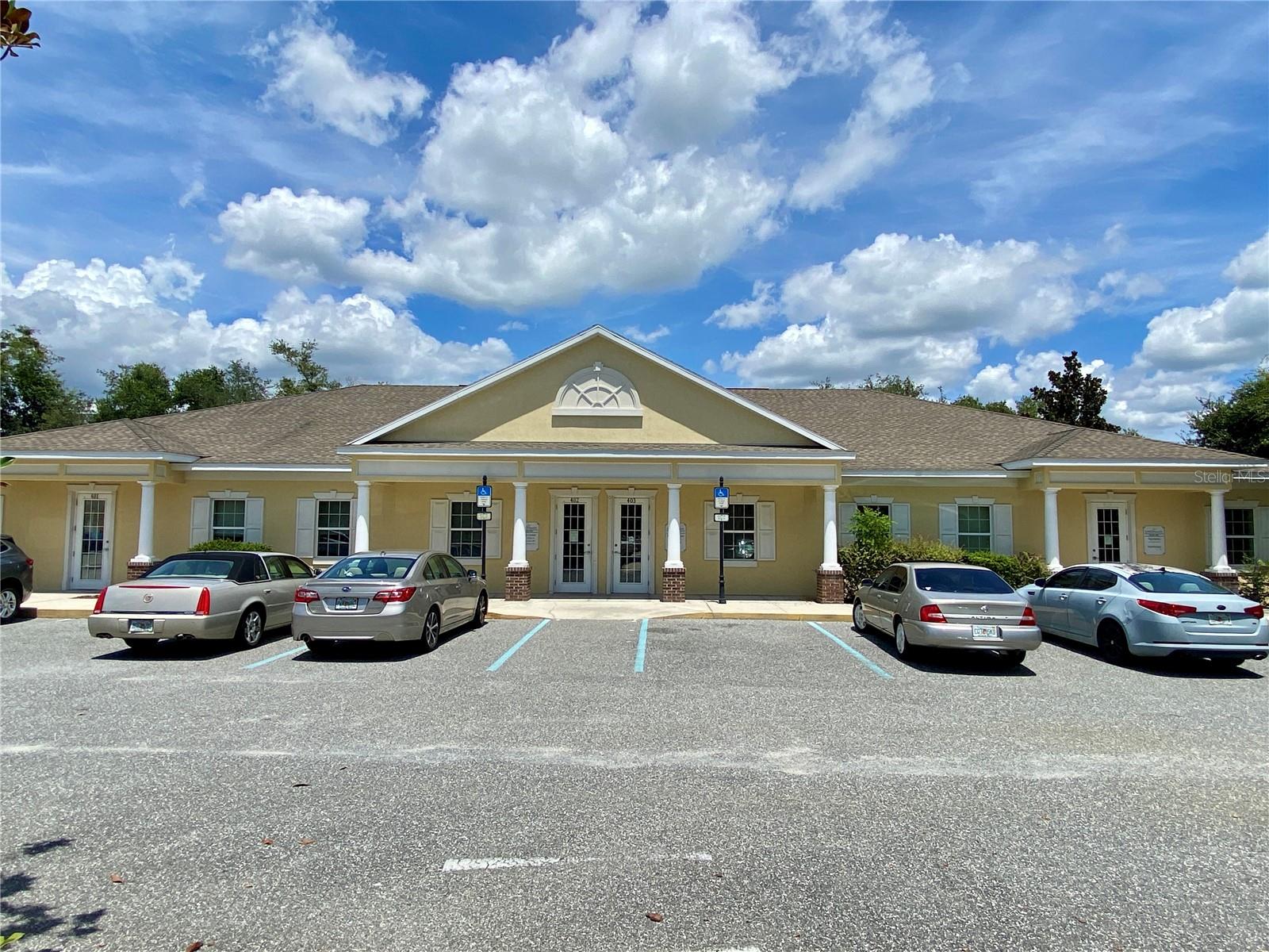 Introducing an exceptional leasing opportunity situated in close proximity to The Villages. This 1,512 square foot medical office perfectly caters to the needs of healthcare professionals which includes a lead-lined x-ray area. Other features include, waiting area, reception, three exam rooms-each equipped with sinks, 2 small multi-purpose rooms, open work area, nurses station and one restroom.
Rolling Oaks Professional Park is in highest traffic corridor of The Villages with over 29,500 trips/average daily traffic count. Located next door to The Villages & close to hospital.