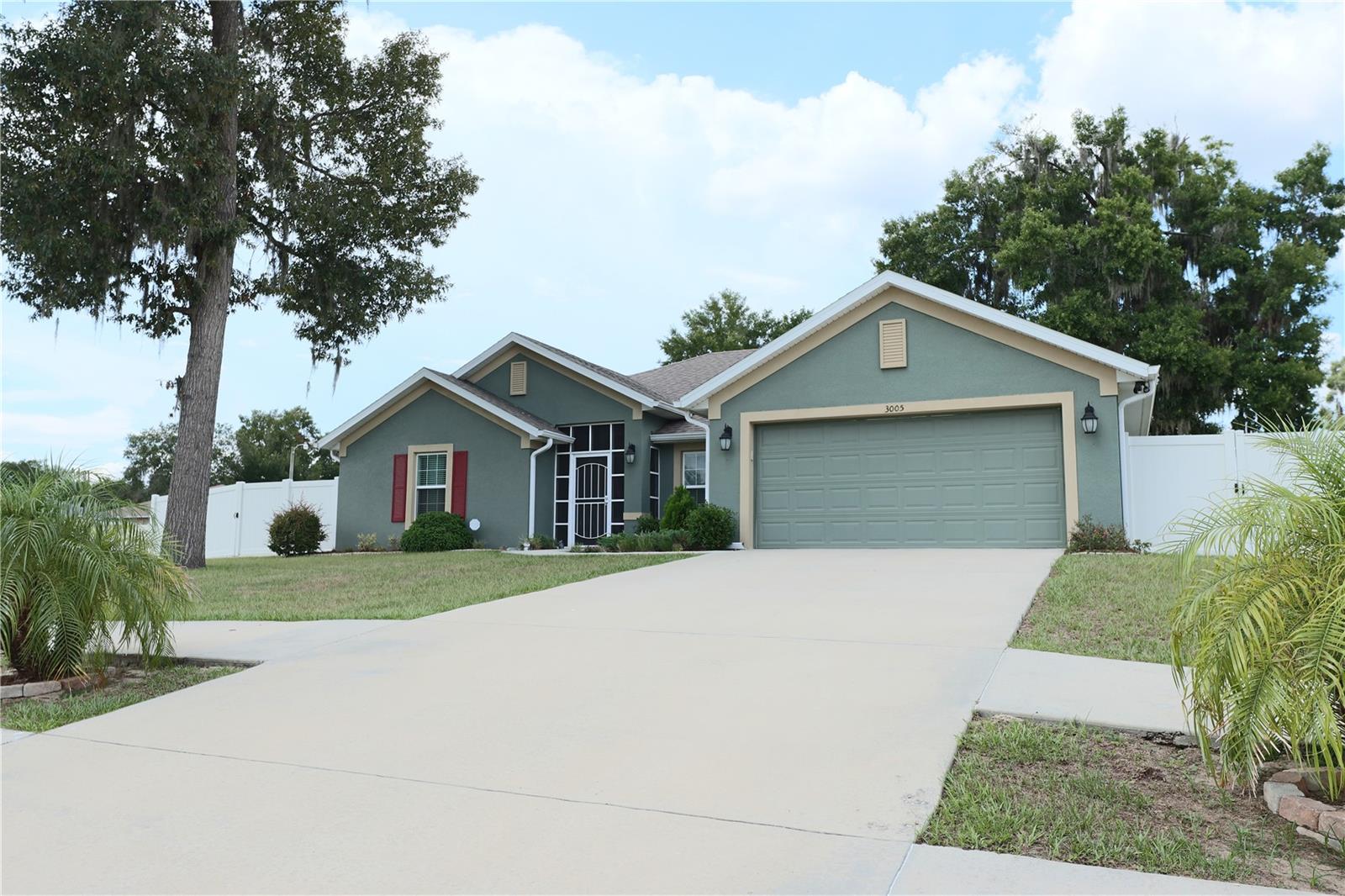Welcome to this 2020-built home in the Raven Glenn subdivision. This move-in ready property is situated on a spacious corner lot and offers a screened walk-in entry, a brand-new shed, and durable vinyl fencing. With no HOA restrictions, you’ll enjoy both privacy and flexibility. The home is truly turn-key and ready for its new owners.