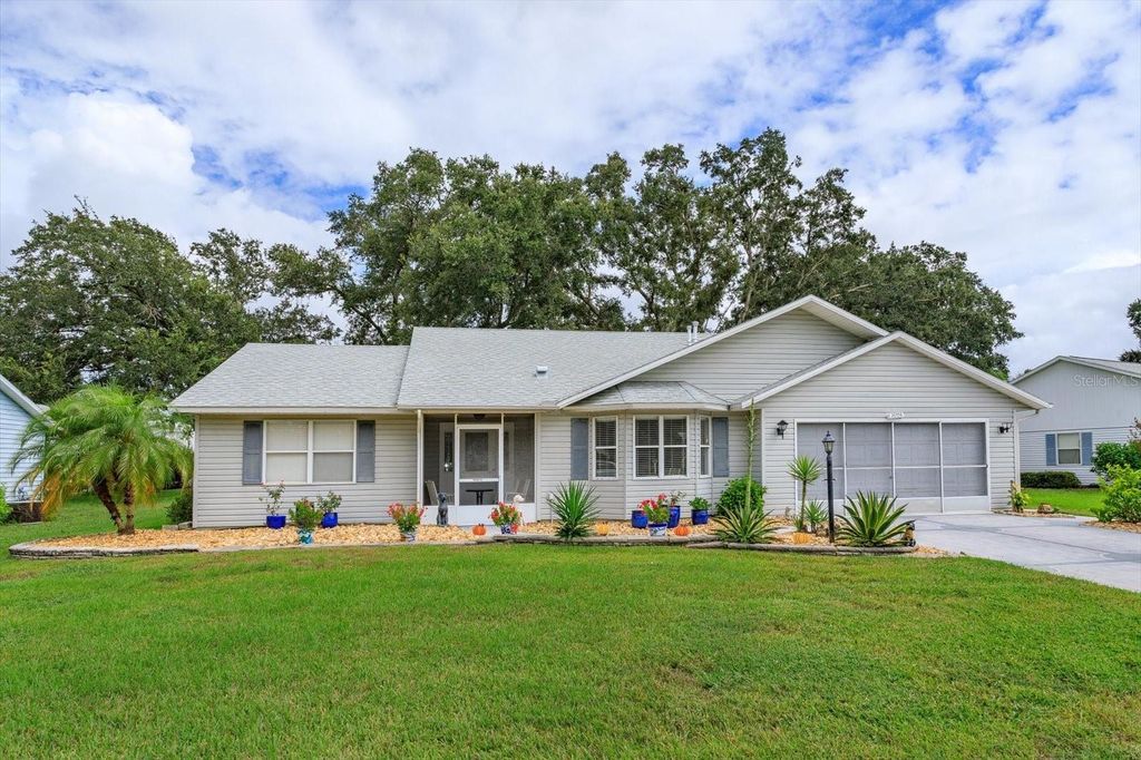 Photo of 26126 Newcombe Circle, Leesburg, FL 34748 (MLS # O6351063)