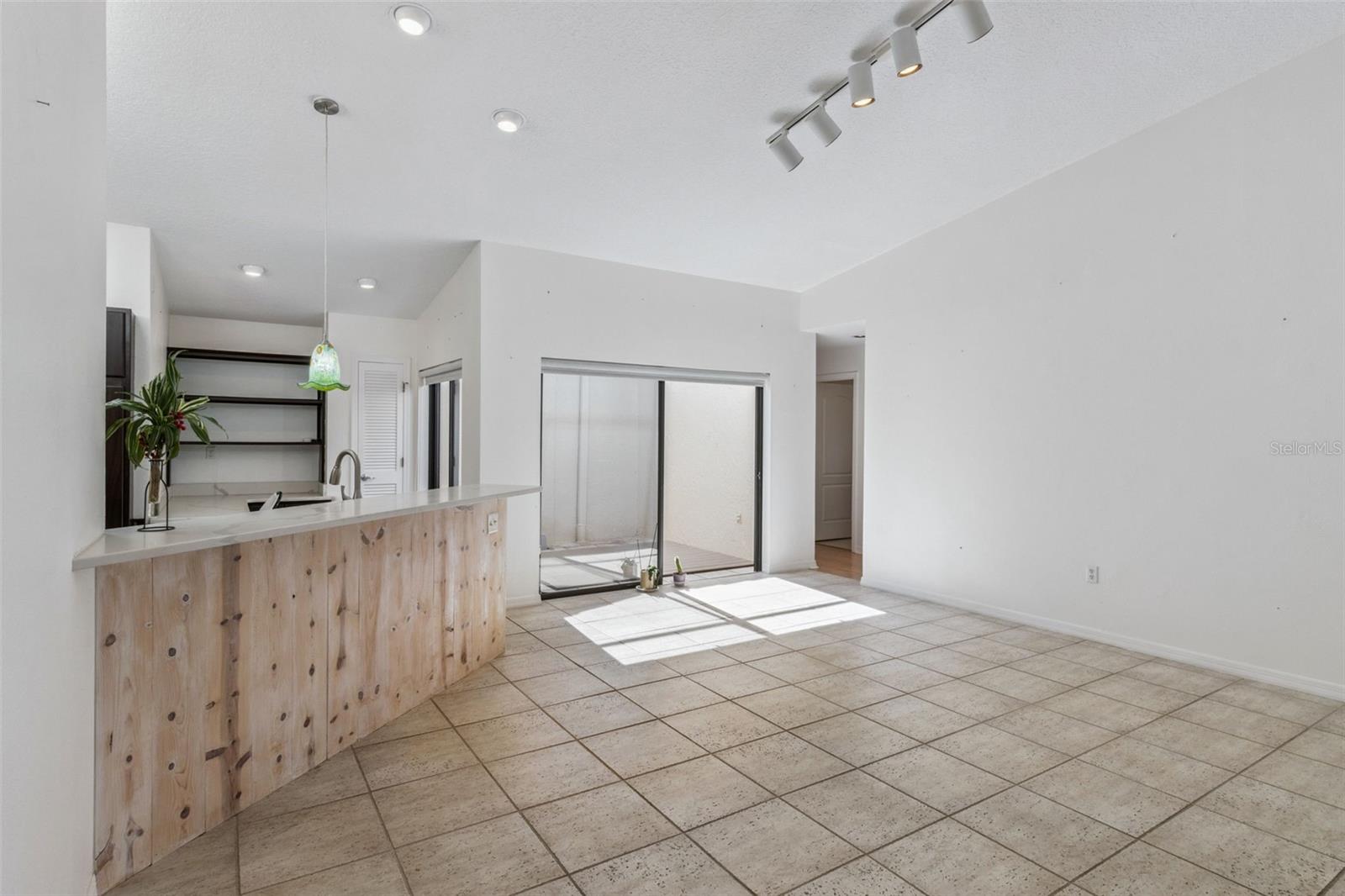 COUNTRY CLUB VILLAGE PH 03 - Residential