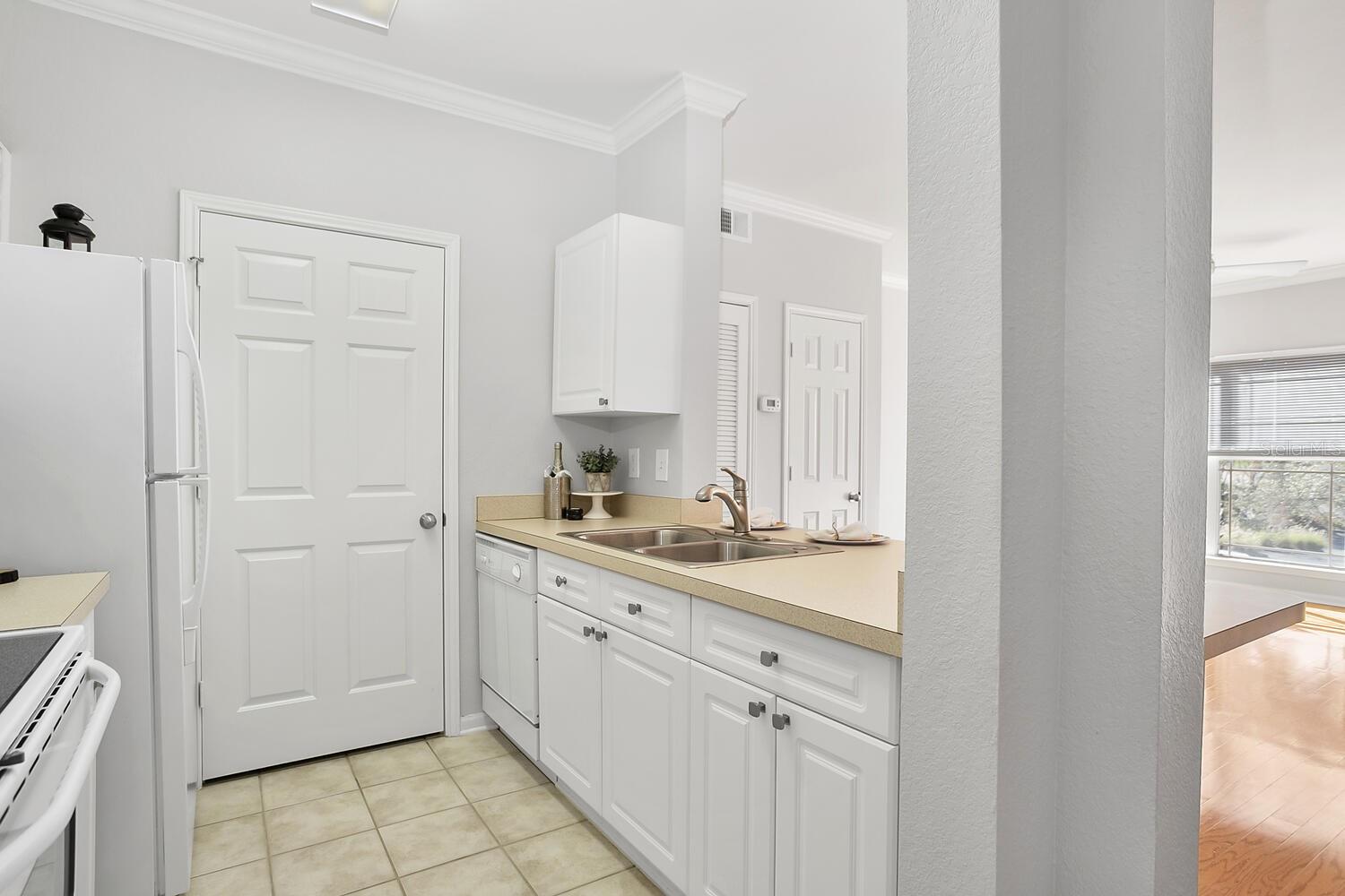 RESIDENCE AT RENAISSANCE - Residential Lease