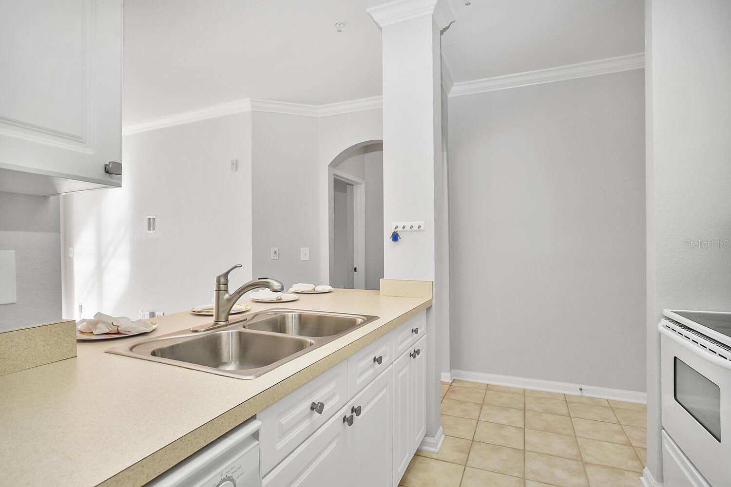 RESIDENCE AT RENAISSANCE - Residential Lease