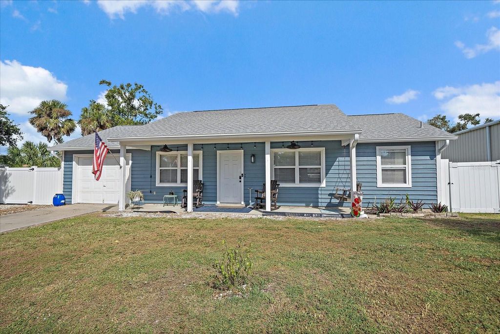 Photo of 707 E Baffin Drive, Venice, FL 34293 (MLS # N6141263)