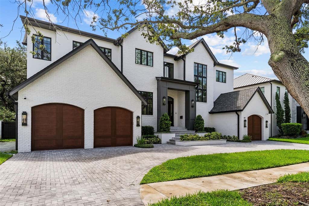 Photo of 567 Riviera Drive, Tampa, FL 33606 (MLS # TB8535925)