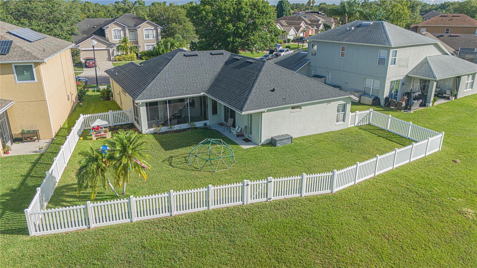 Photo 4 of 27 of 13744 BLUEWATER CIRCLE house