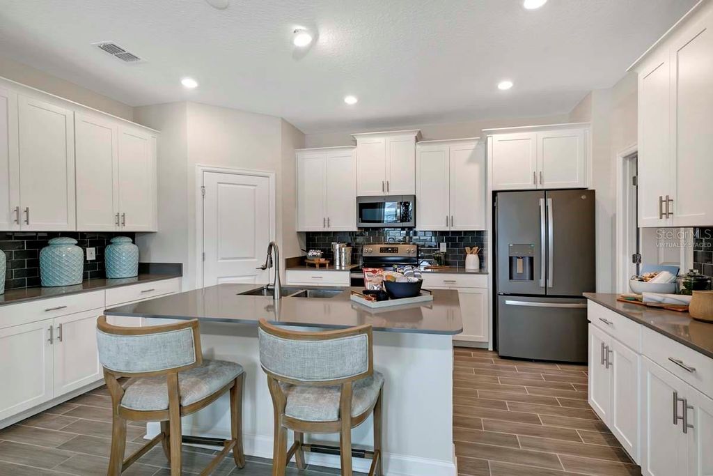 Photo of 2400 Volunteer Avenue, Kissimmee, FL 34744 (MLS # O6364319)