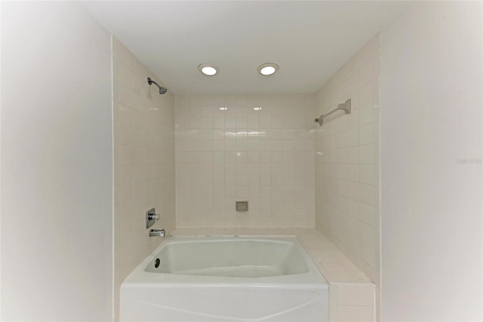 CENTRAL PARK - Residential Lease
